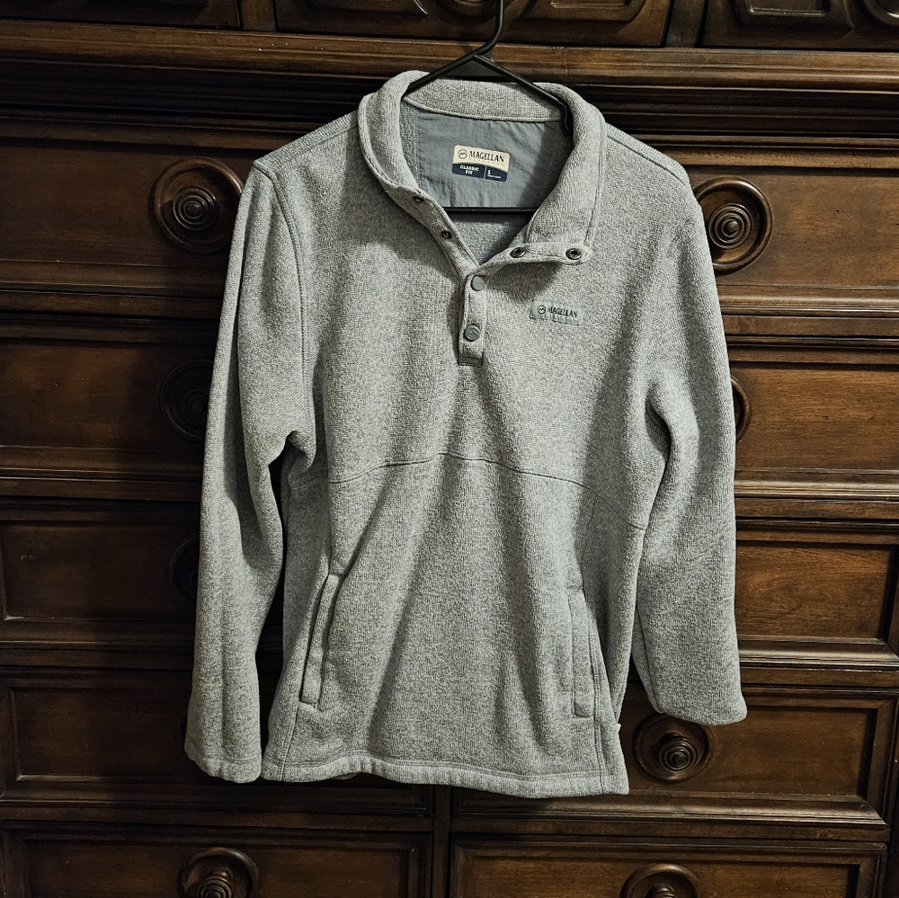 Magellan sweatshirt